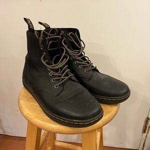 Mens black leather size 11 doc Martin casual boot